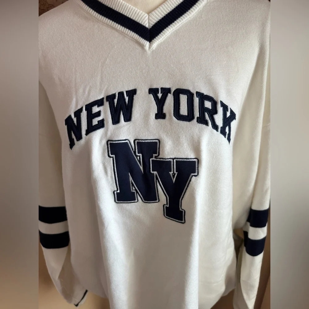 Classic New York V-Neck Sweater - White and Navy Blue NWT